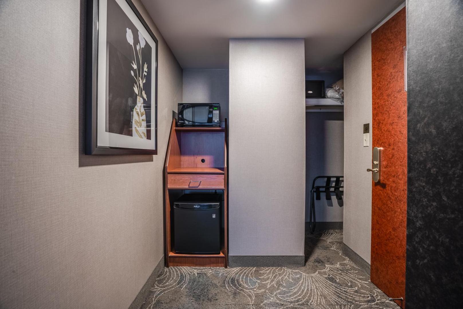 Monte Carlo Inn Barrie - Newly Renovated Eksteriør bilde