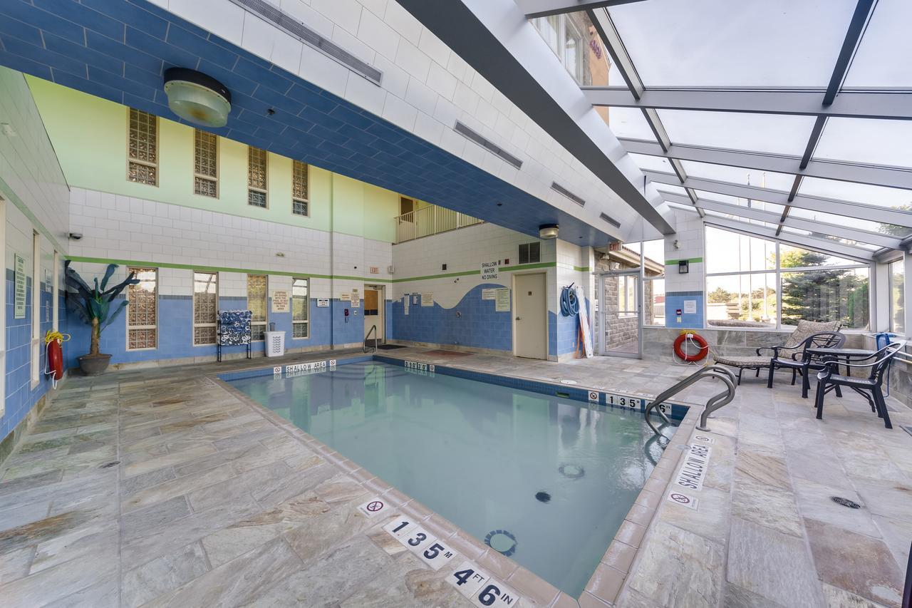 Monte Carlo Inn Barrie - Newly Renovated Eksteriør bilde